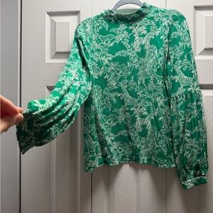 Lilly Pulitzer- Witaker Silk Top in the Fiddle Leaf Green Safari Party